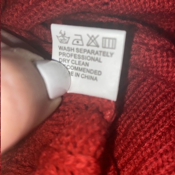 Women’s V-Neck Red Long Sleeve Pullover Sweater Lightweight Knit Size Small - Picture 8 of 11